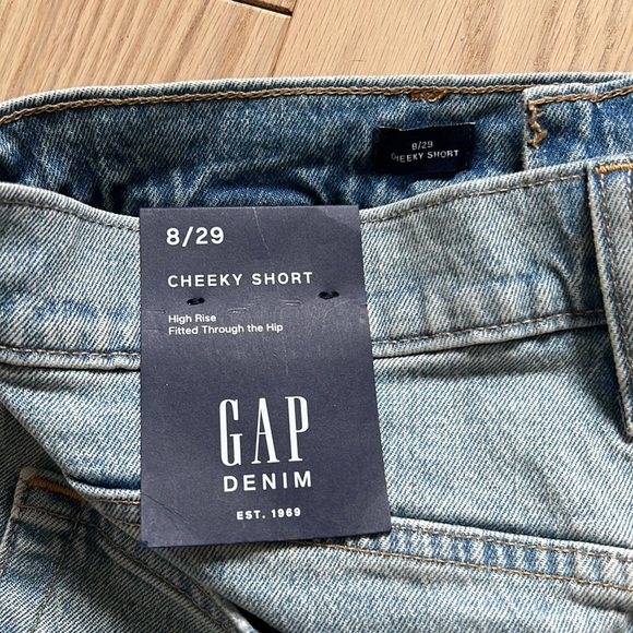 GAP Distressed Denim Cheeky Jean Short - Picture 3 of 5